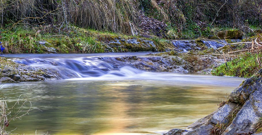 Eleva tu Hidratación con Nuestra Variedad de Agua Mineral Natural